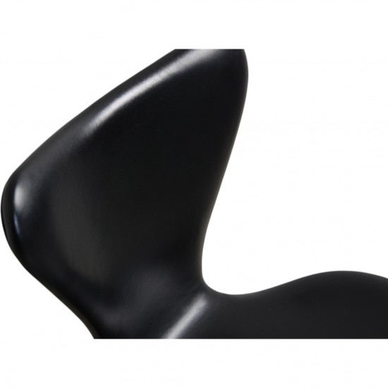 Sæt med 8 Arne Jacobsen Syver stole i sort læder