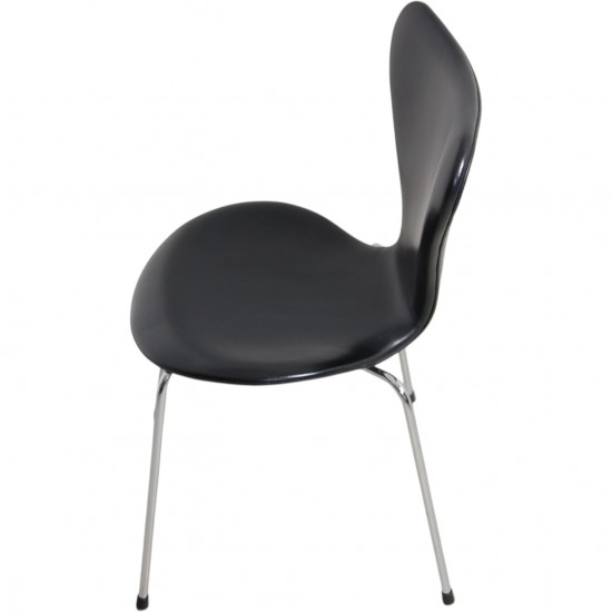 Sæt med 8 Arne Jacobsen Syver stole i sort læder