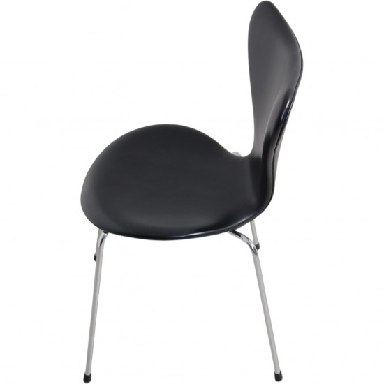 Sæt med 8 Arne Jacobsen Syver stole i sort læder