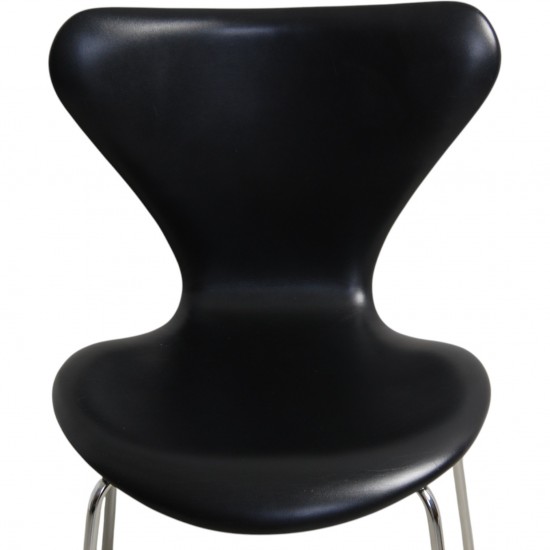 Sæt med 8 Arne Jacobsen Syver stole i sort læder