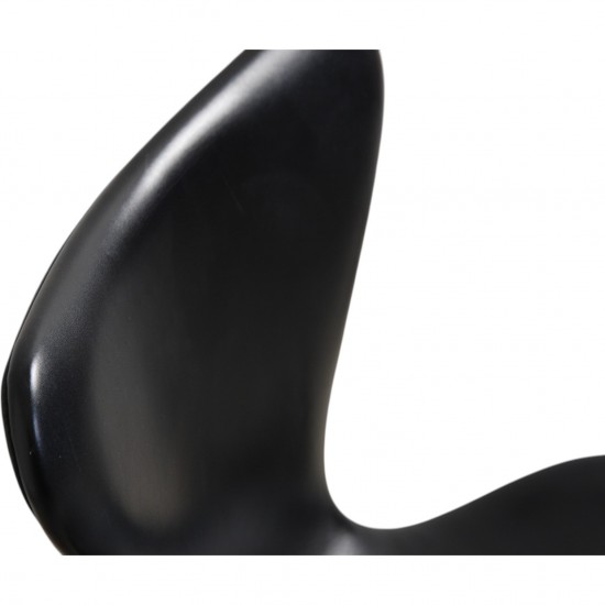 Sæt med 8 Arne Jacobsen Syver stole i sort læder