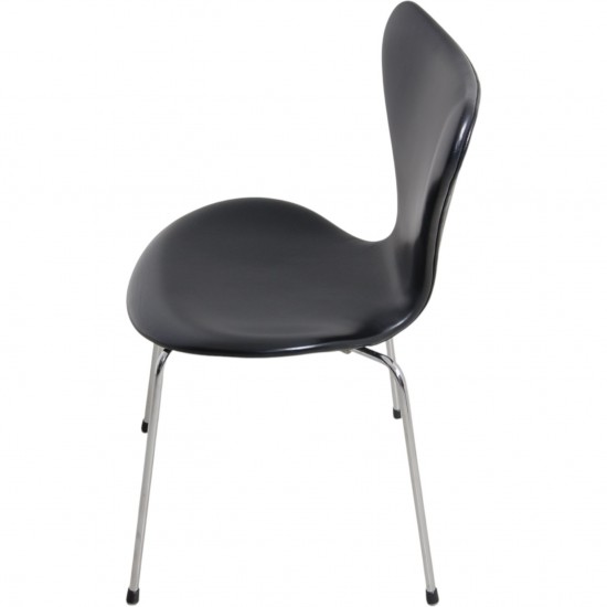 Sæt med 8 Arne Jacobsen Syver stole i sort læder