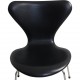 Sæt med 8 Arne Jacobsen Syver stole i sort læder