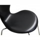 Sæt med 8 Arne Jacobsen Syver stole i sort læder