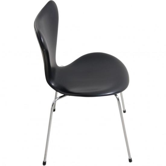 Sæt med 8 Arne Jacobsen Syver stole i sort læder