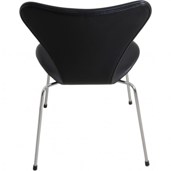 Sæt med 8 Arne Jacobsen Syver stole i sort læder