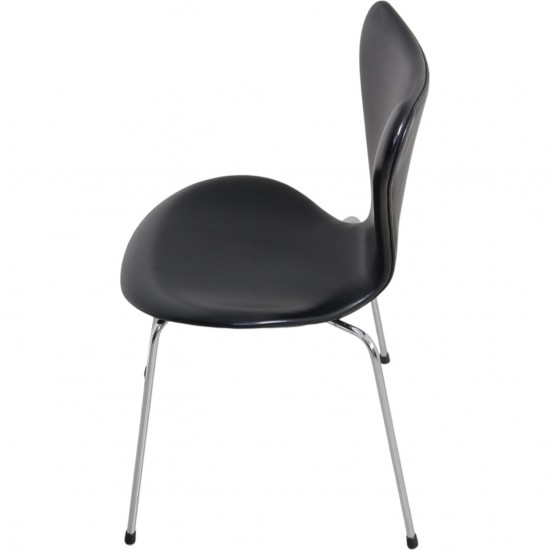 Sæt med 8 Arne Jacobsen Syver stole i sort læder