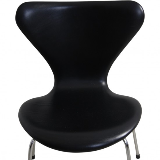 Sæt med 8 Arne Jacobsen Syver stole i sort læder