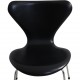 Sæt med 8 Arne Jacobsen Syver stole i sort læder