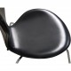 Sæt med 8 Arne Jacobsen Syver stole i sort læder