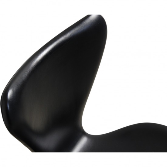 Sæt med 8 Arne Jacobsen Syver stole i sort læder