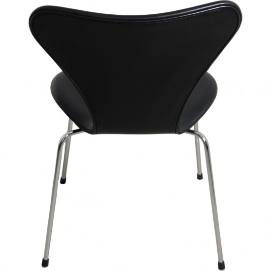 Sæt med 8 Arne Jacobsen Syver stole i sort læder