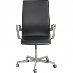 Arne Jacobsen Oxford chair middle height in black Essential leather