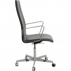 Arne Jacobsen Oxford chair middle height in black Essential leather