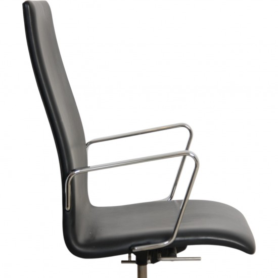 Arne Jacobsen Oxford stol mellemhøj i sort Essential læder