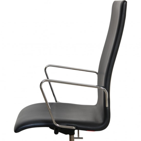 Arne Jacobsen Oxford stol mellemhøj i sort Essential læder