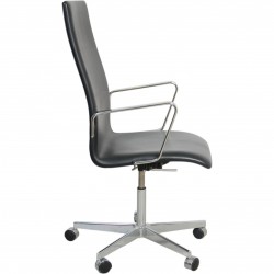 Arne Jacobsen Oxford chair middle height in black Essential leather