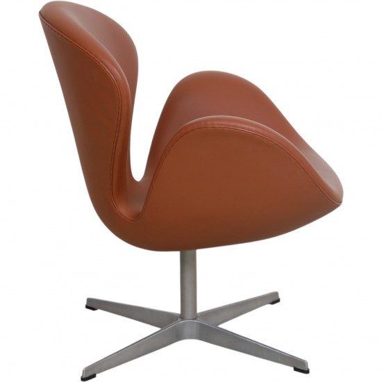 Arne Jacobsen Svanen stol i valnød læder