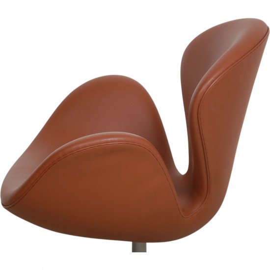 Arne Jacobsen Svanen stol i valnød læder