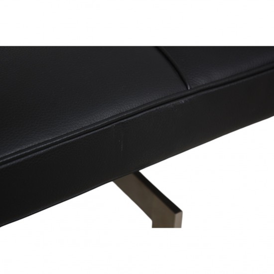 Poul Kjærholm PK80 daybed in black Aura leather