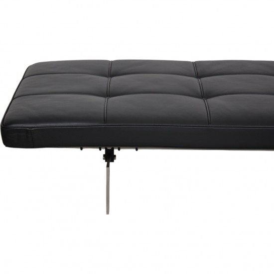 Poul Kjærholm PK80 daybed in black Aura leather