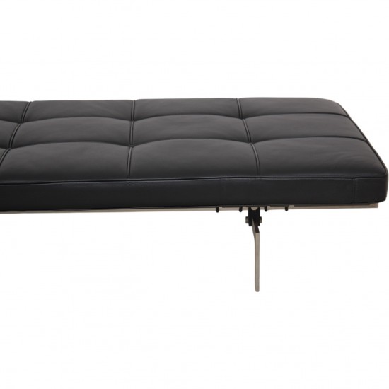 Poul Kjærholm PK80 daybed in black Aura leather