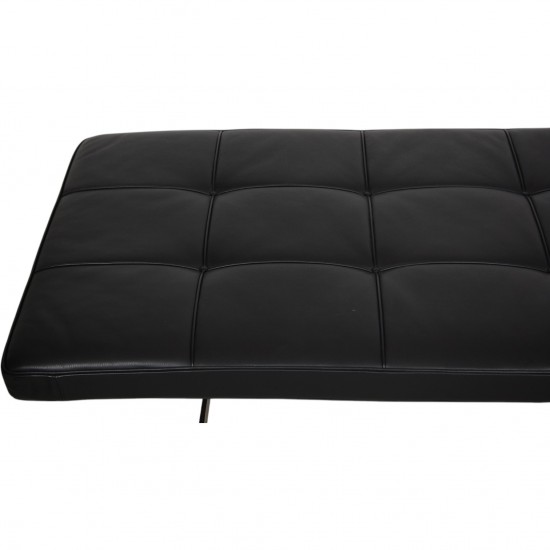 Poul Kjærholm PK80 daybed in black Aura leather