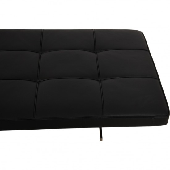 Poul Kjærholm PK80 daybed in black Aura leather