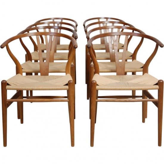 Sæt med 8 Hans Wegner Y-stole CH24 i røget eg