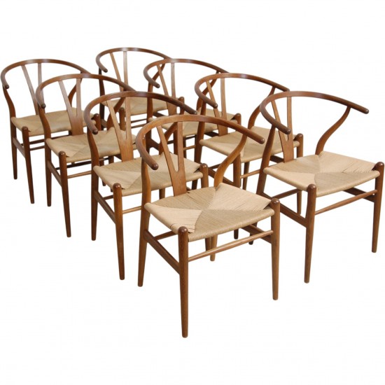 Sæt med 8 Hans Wegner Y-stole CH24 i røget eg