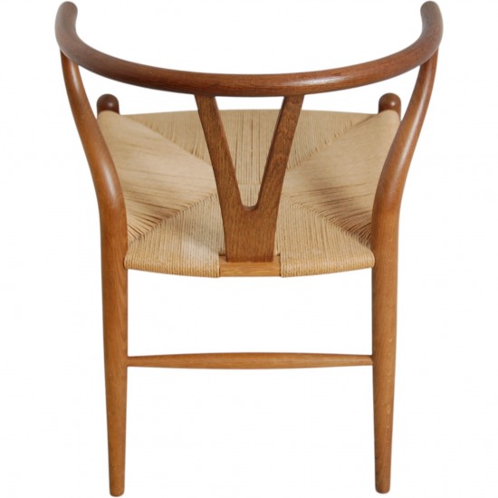 Sæt med 8 Hans Wegner Y-stole CH24 i røget eg