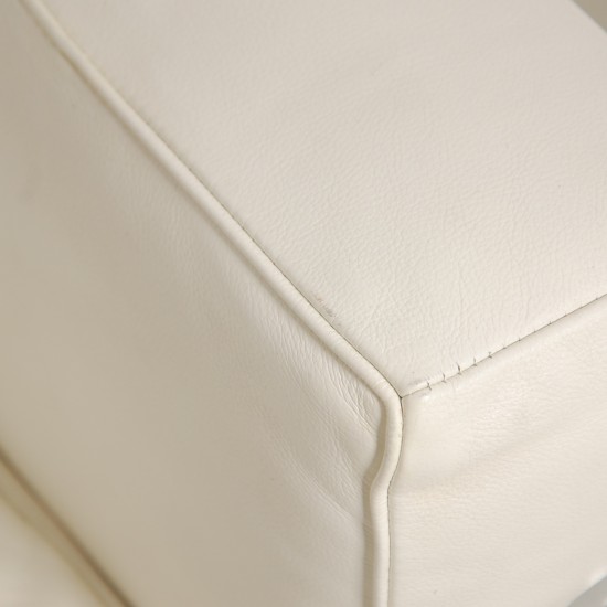 Le Corbusier LC2 2.seater sofa in white leather