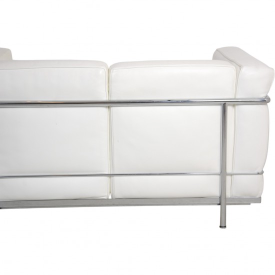 Le Corbusier LC2 2.seater sofa in white leather