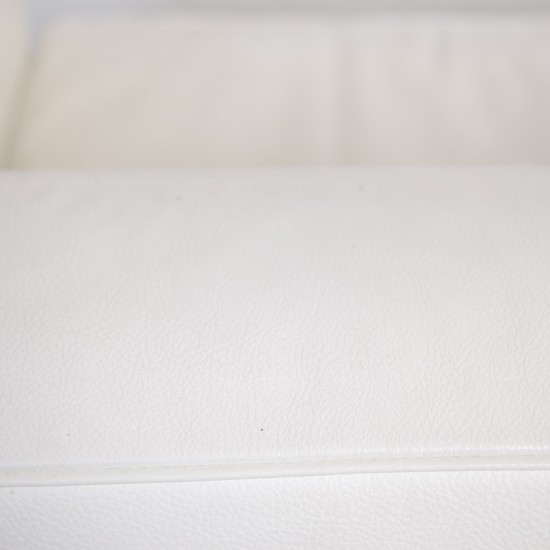 Le Corbusier LC2 2.seater sofa in white leather
