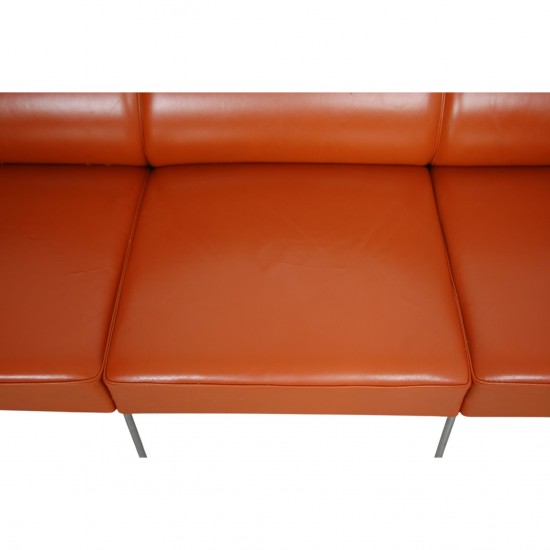 Arne Jacobsen 3-personers 3303 sofa i cognac læder