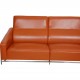 Arne Jacobsen 3-personers 3303 sofa i cognac læder