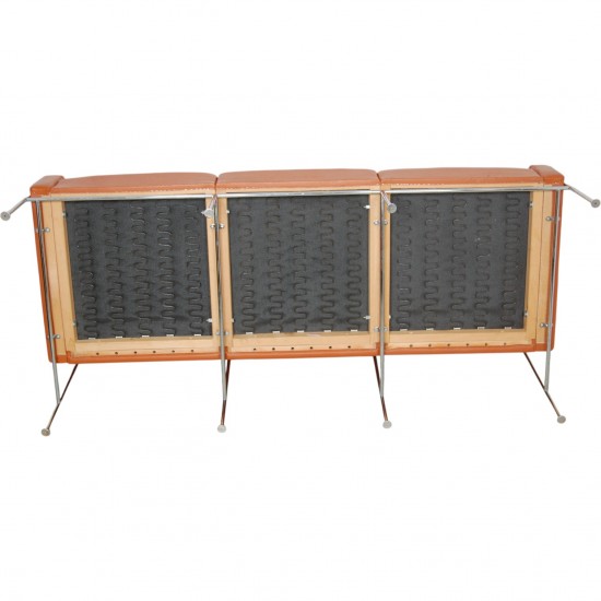 Arne Jacobsen 3-personers 3303 sofa i cognac læder