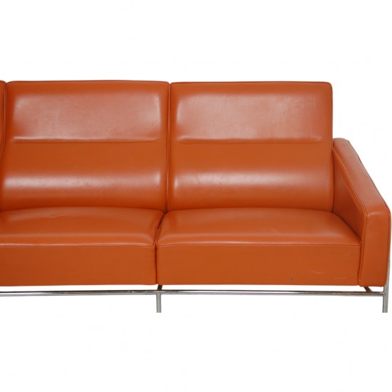 Arne Jacobsen 3-personers 3303 sofa i cognac læder