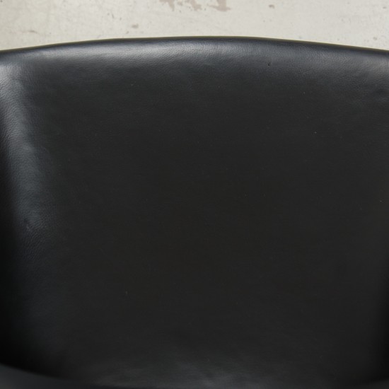 Arne Jacobsen Svanestol i sort originalt aura læder 2006