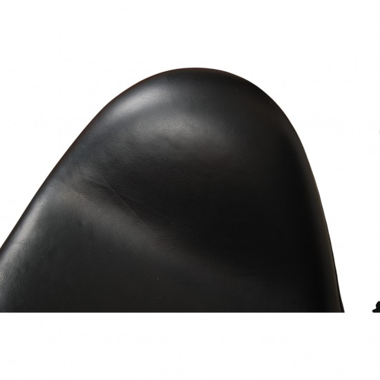 Arne Jacobsen Svanestol i sort originalt aura læder 2006