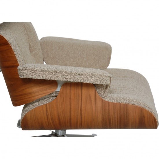 Charles Eames Lounge chair med ottoman i Nubia stof