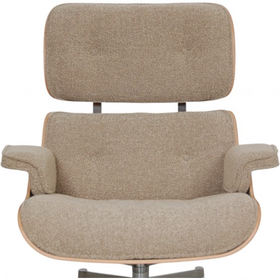Charles Eames Lounge chair med ottoman i Nubia stof