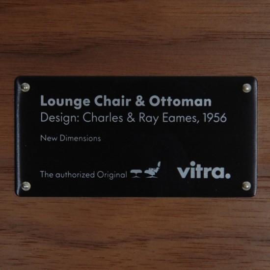 Charles Eames Lounge chair med ottoman i Nubia stof
