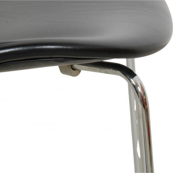 Arne Jacobsen 3208 Lilje stol i sort læder