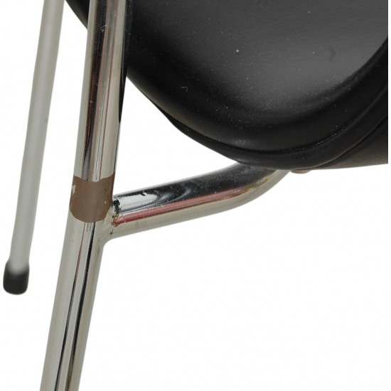Arne Jacobsen 3208 Lilje stol i sort læder