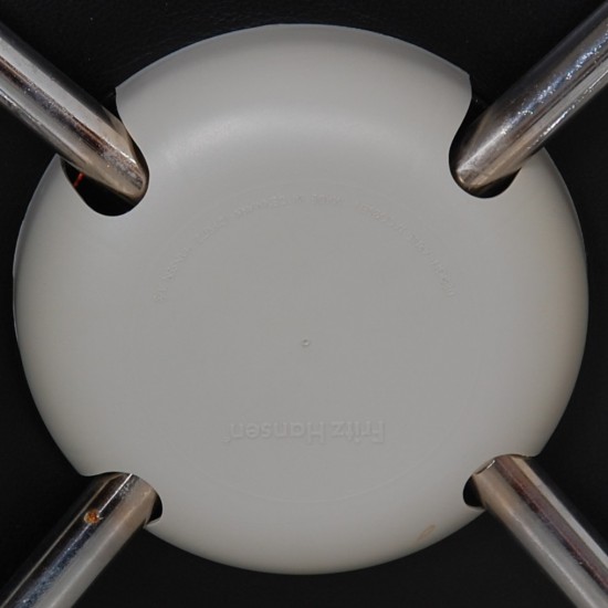 Arne Jacobsen 3208 Lilje stol i sort læder