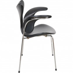 Arne Jacobsen 3208 Lily chair in black leather