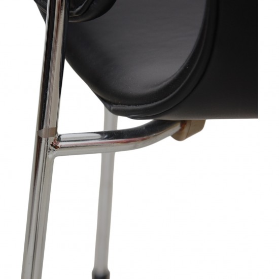 Arne Jacobsen 3208 Lilje stol i sort læder
