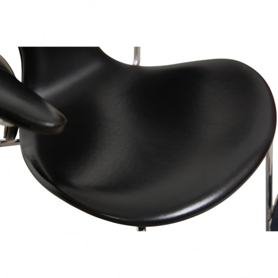 Arne Jacobsen 3208 Lilje stol i sort læder