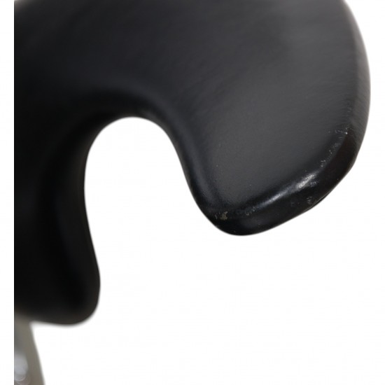 Arne Jacobsen 3208 Lilje stol i sort læder